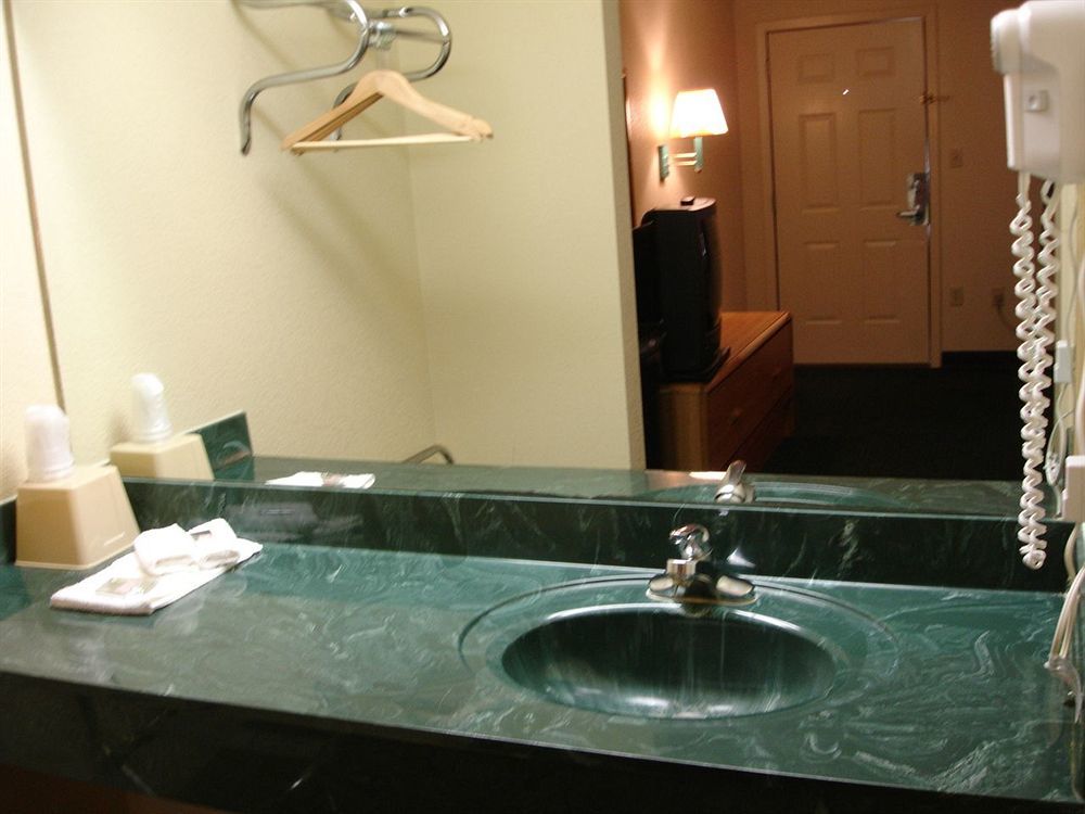 Luxury Inn Forrest City Room photo